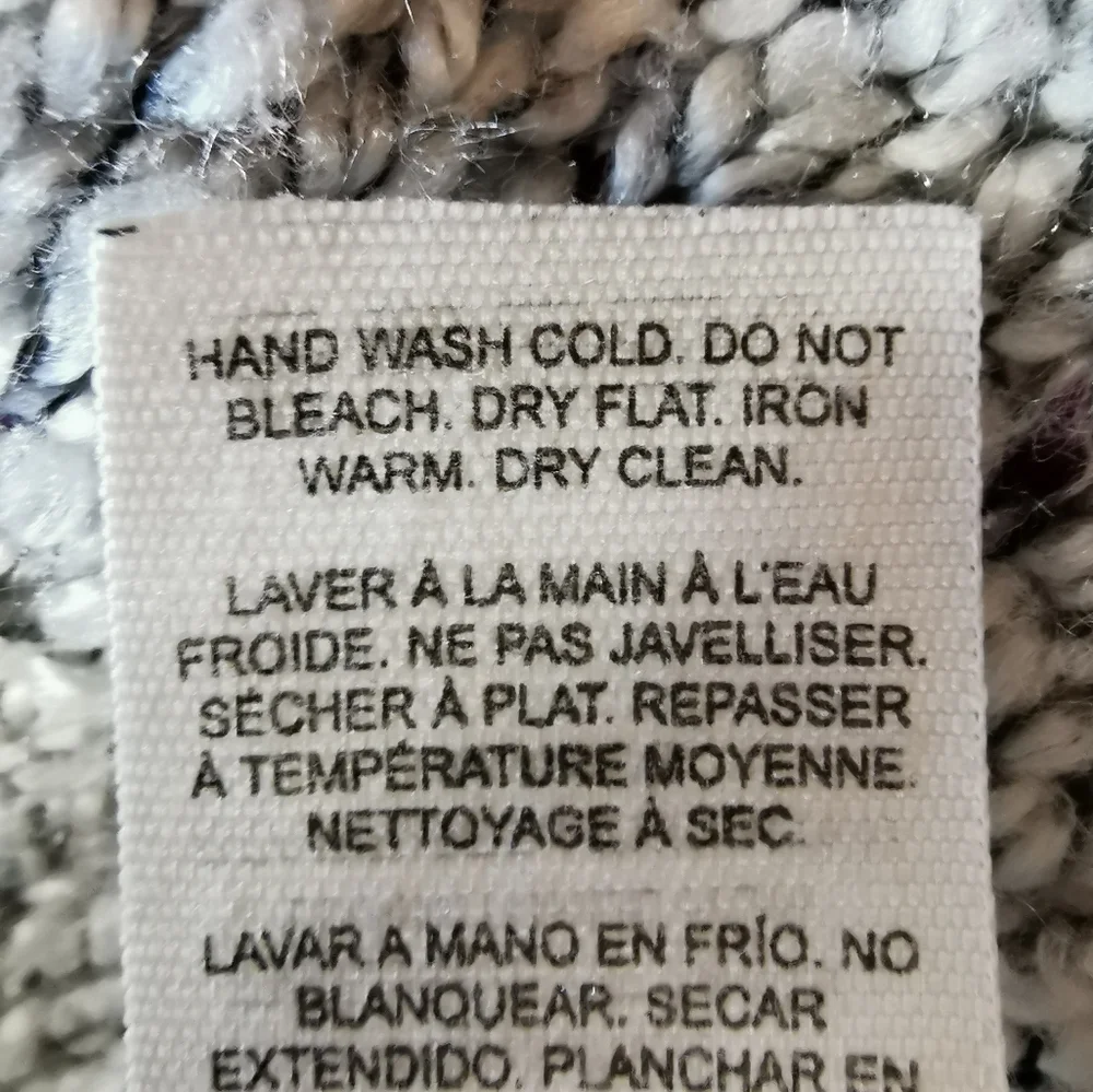 3/$20 Garage V-Neck Relaxed Heathered Grey Boucle Sweater - Sz L Open To Offers - Picture 7 of 7